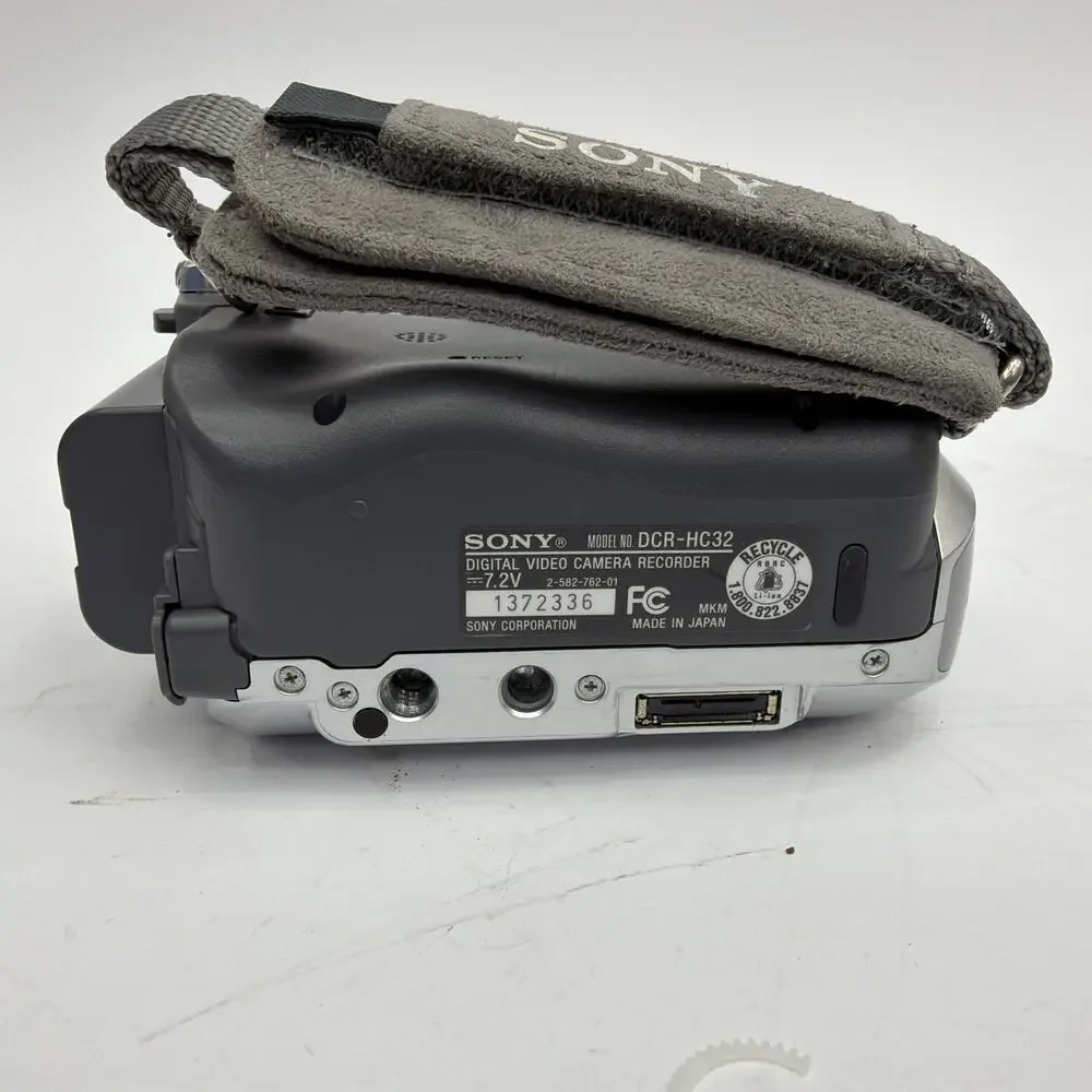 Sony DCR-HC32 MiniDV Digital Video Camcorder Carl Zeiss Lens For Parts/Repair
